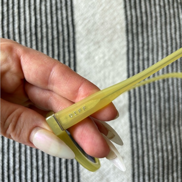 Diff Neon Polarized Sunglasses - Picture 4 of 6